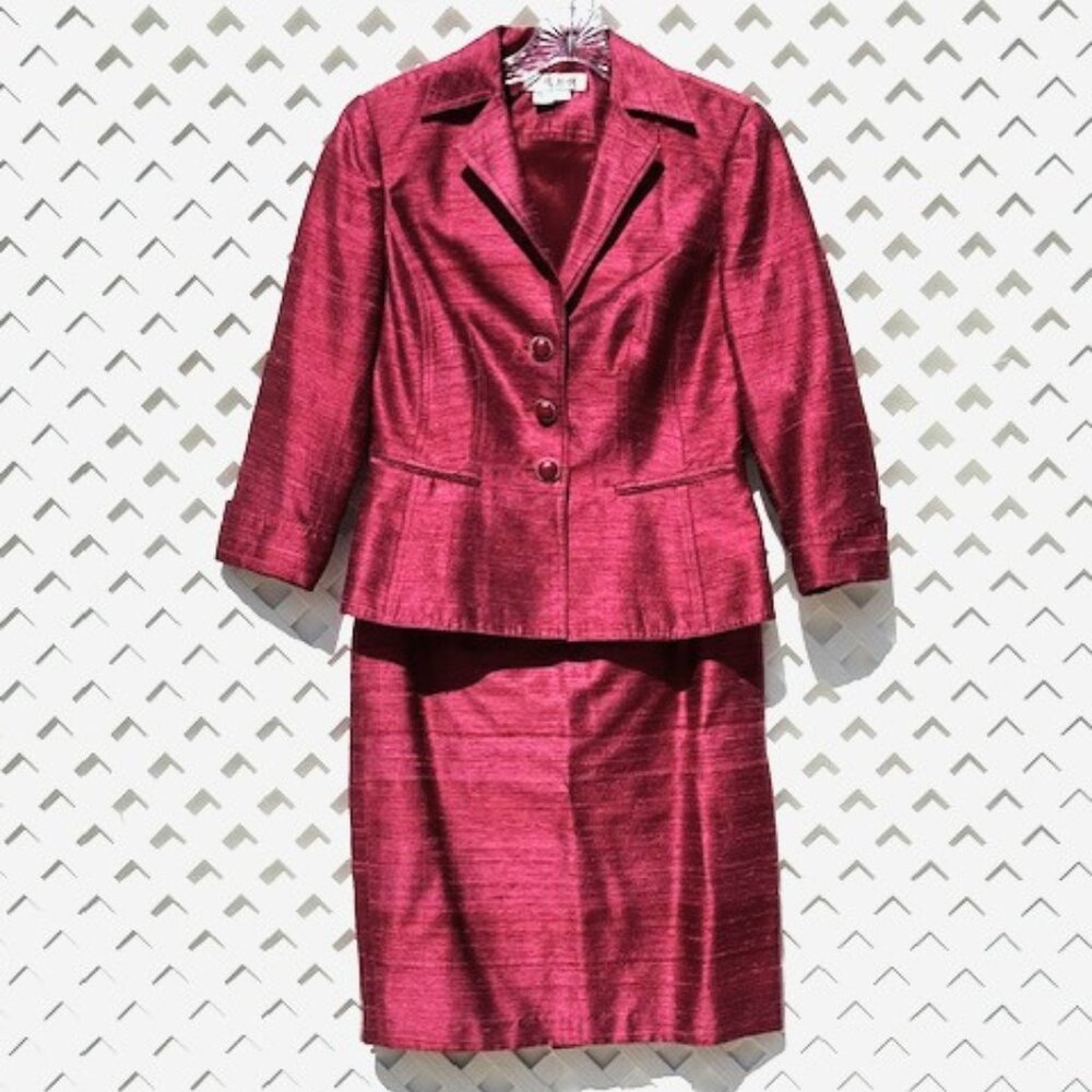 BEAUTIFUL KAY UNGER CRANBERRY RED SUIT-SKIRT SET WITH ENAMELED BUTTONS
